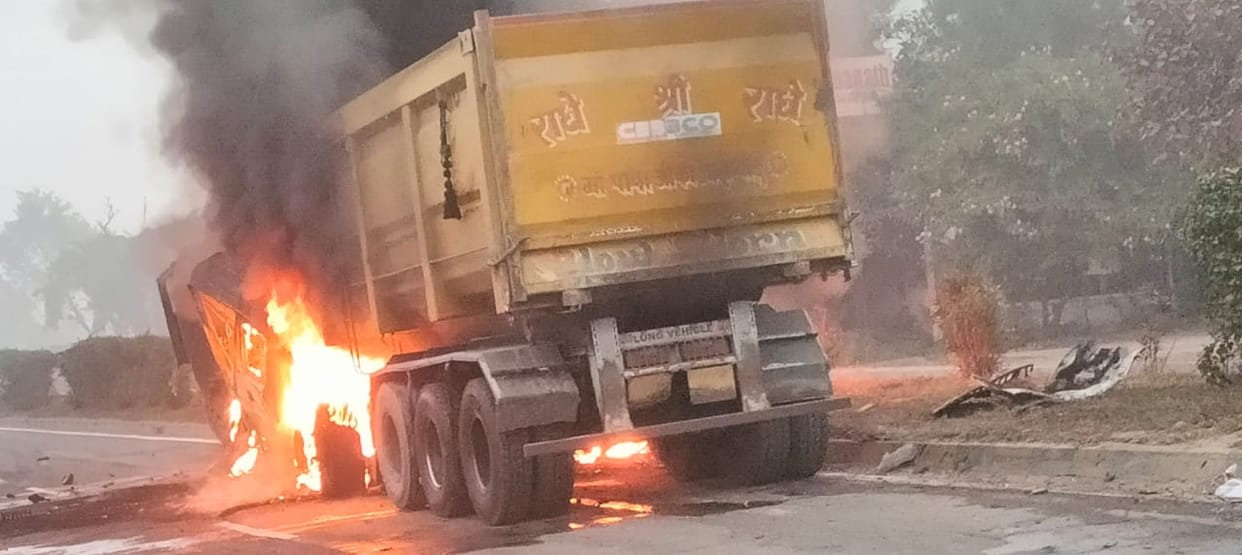 Two trucks collided with a dumper on the highway in Unnao, three drivers burnt to death