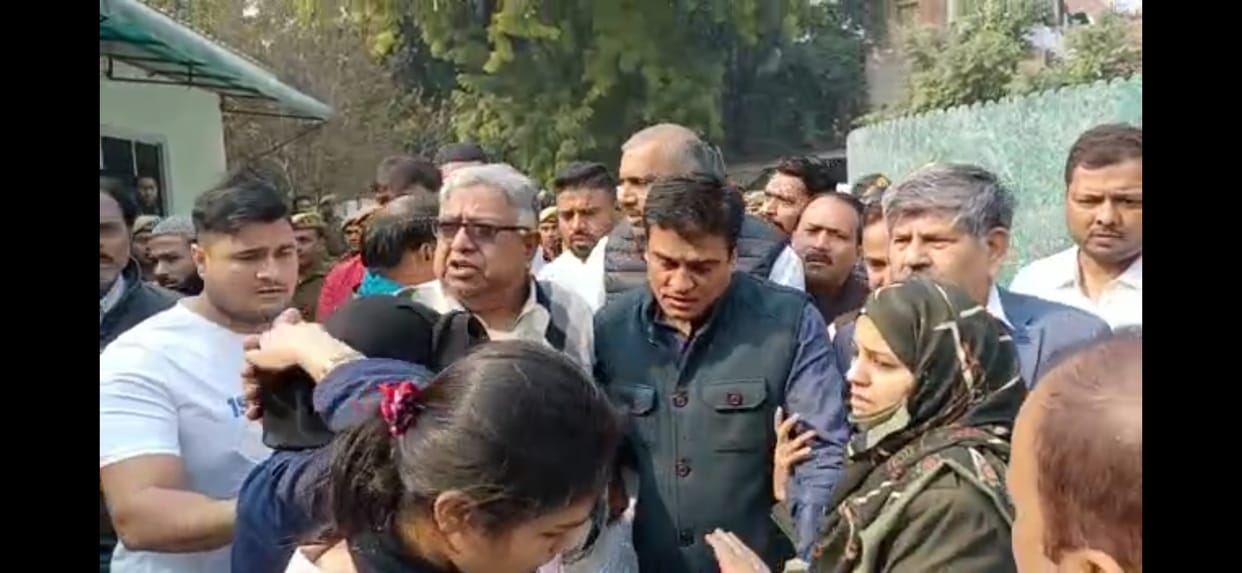 Samajwadi Party MLA Irfan Solanki was made to sign 1350 times in jail