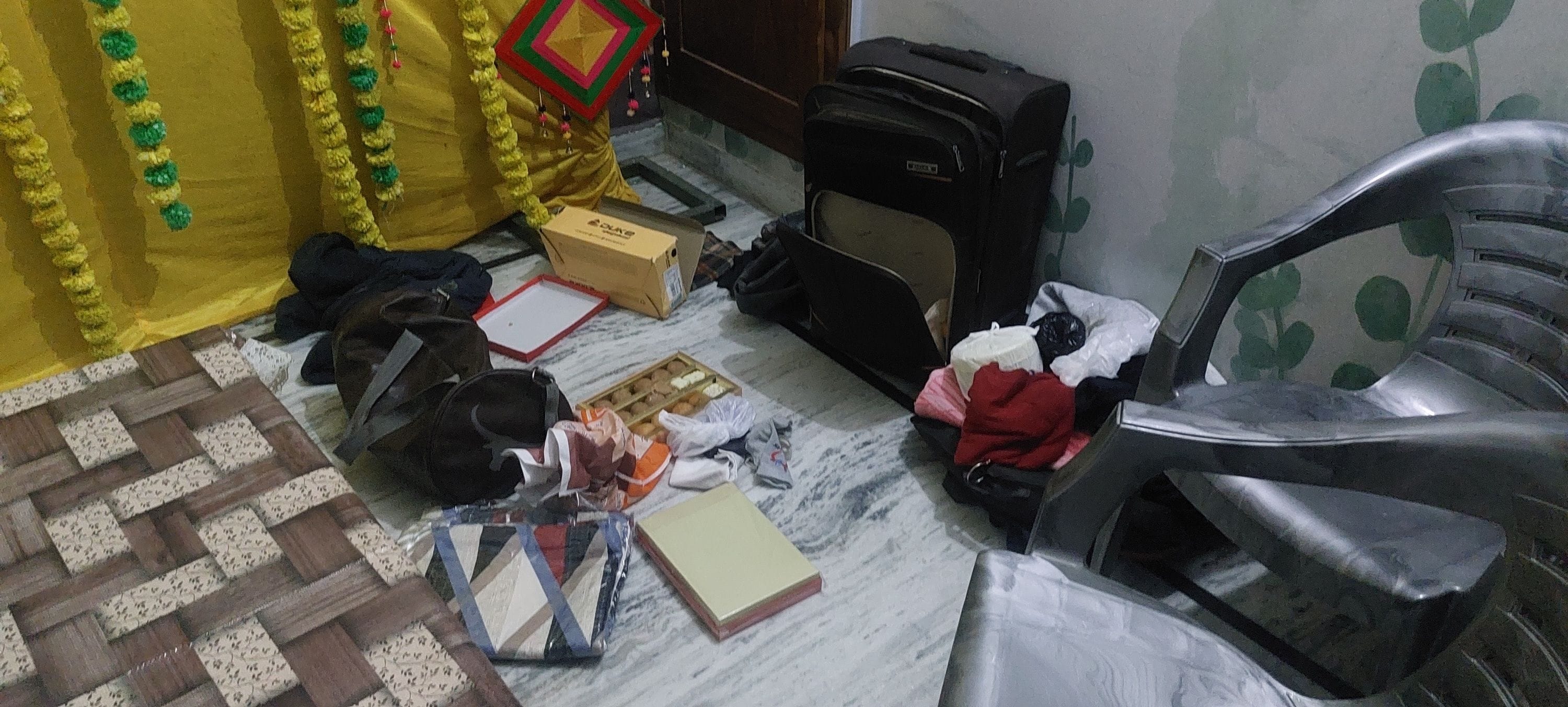 Woman robbed at knifepoint for guarding daughter's wedding at Palace