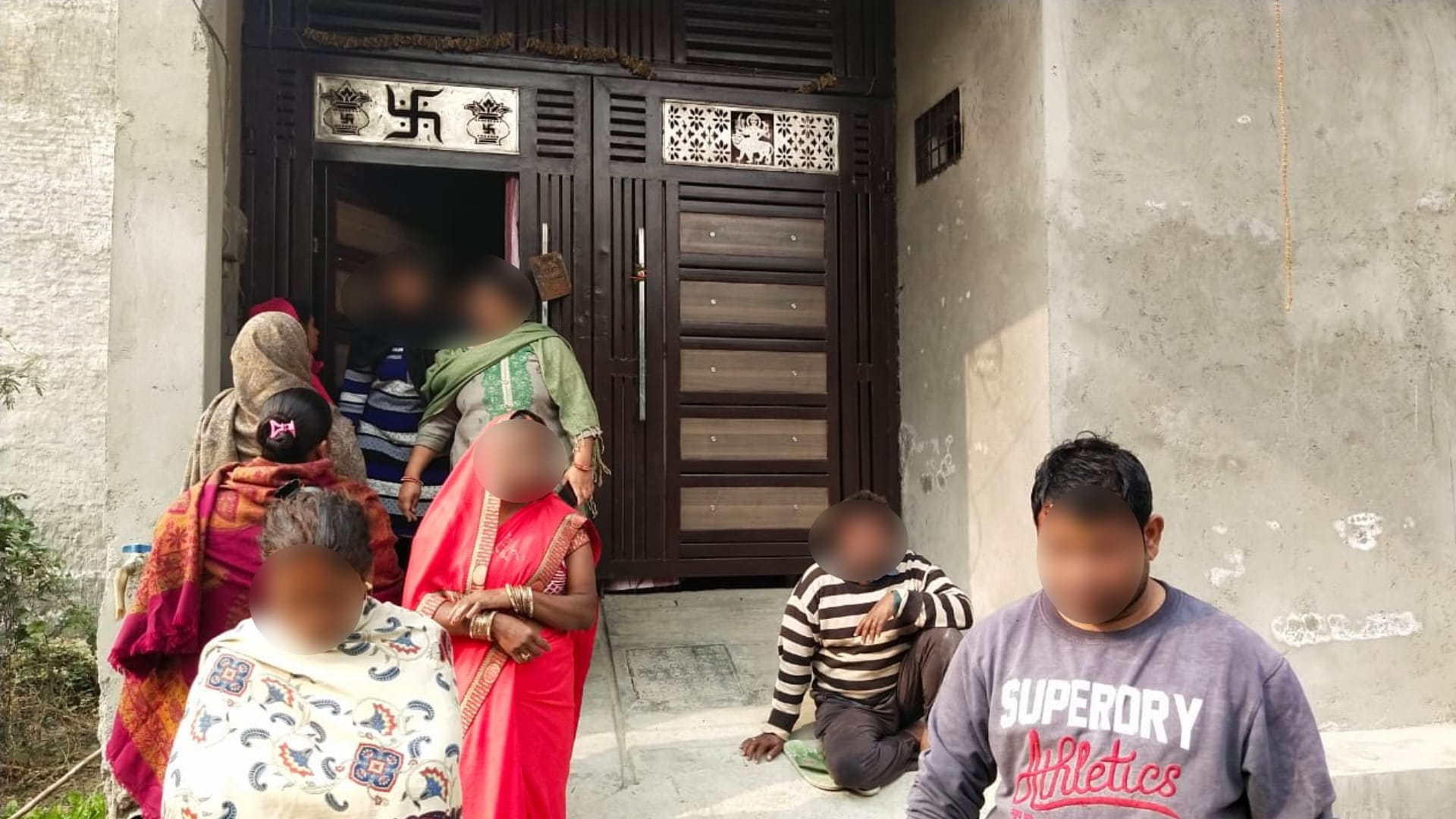 Four year old innocent murdered after rape in Ghaziabad murderer of girl may be close wears earring in ear