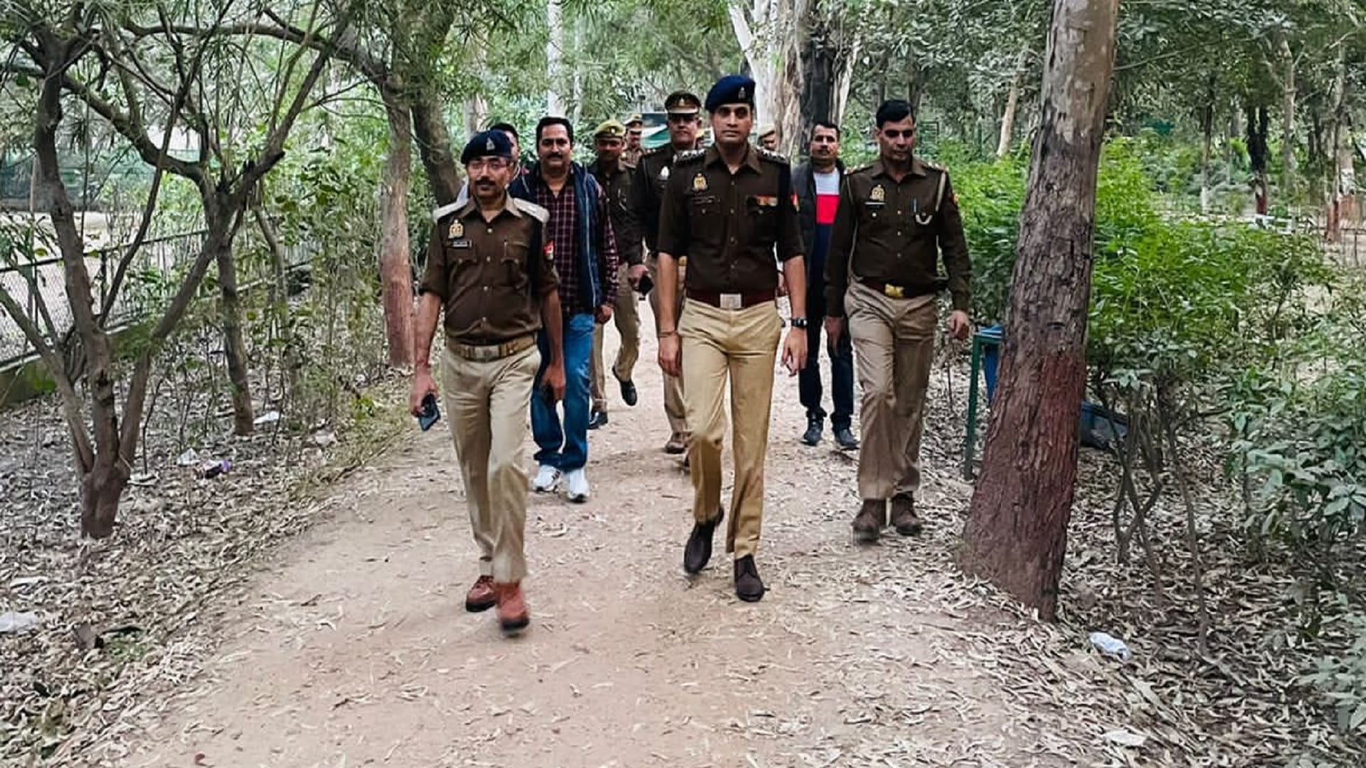 Four year old innocent murdered after rape in Ghaziabad murderer of girl may be close wears earring in ear