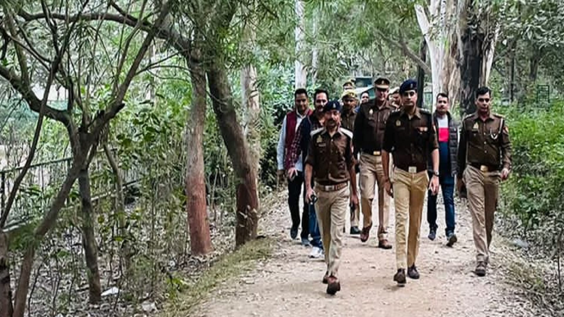 Four year old innocent murdered after rape in Ghaziabad murderer of girl may be close wears earring in ear