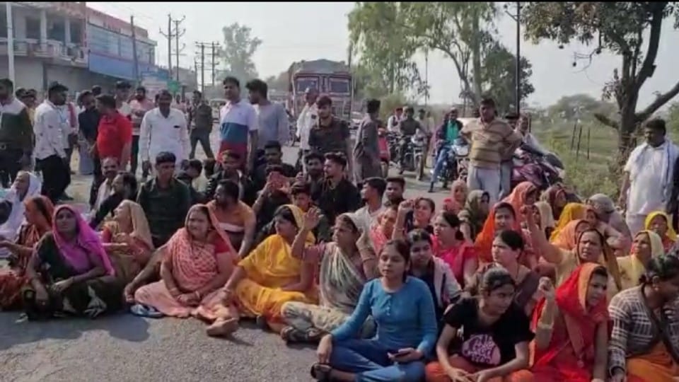 Sehore: After the death of the woman, the relatives protested outside the hospital
