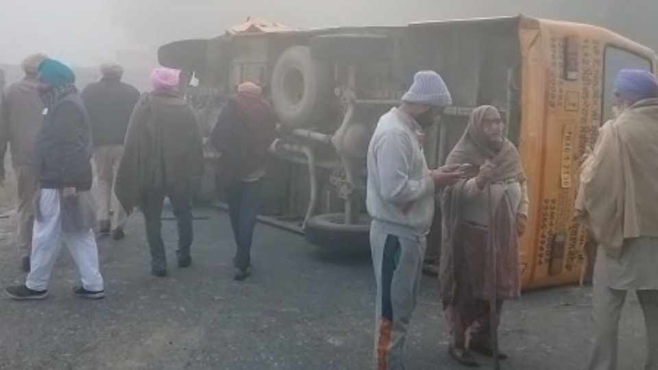 school bus collided with truck in tarantaran