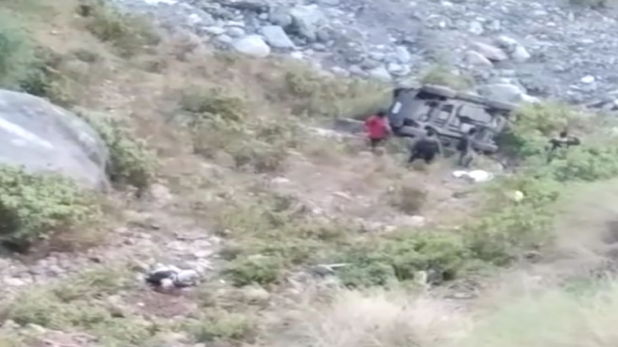 Pauri Accident Car falls into ditch women die children injured returning from marriage Uttarakhand news