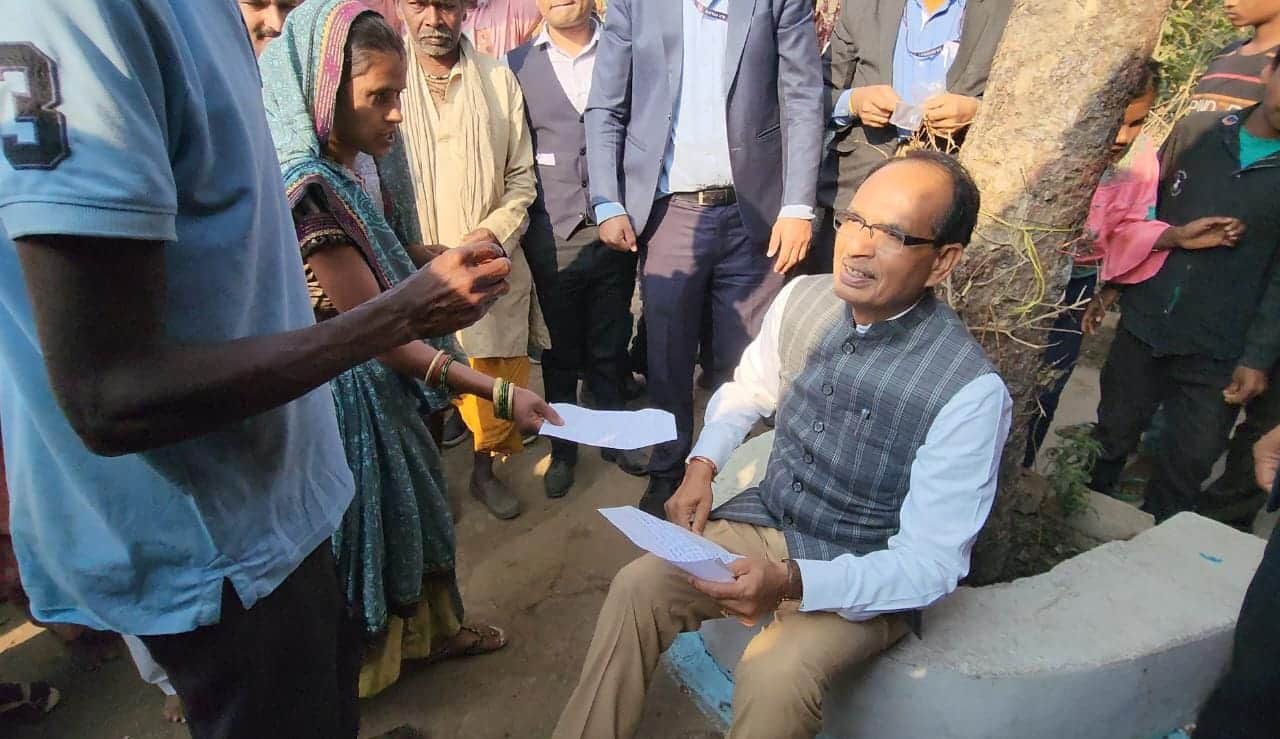 MP News People's leader Shivraj again seen in the role of 'hero', arrived on surprise inspection of districts