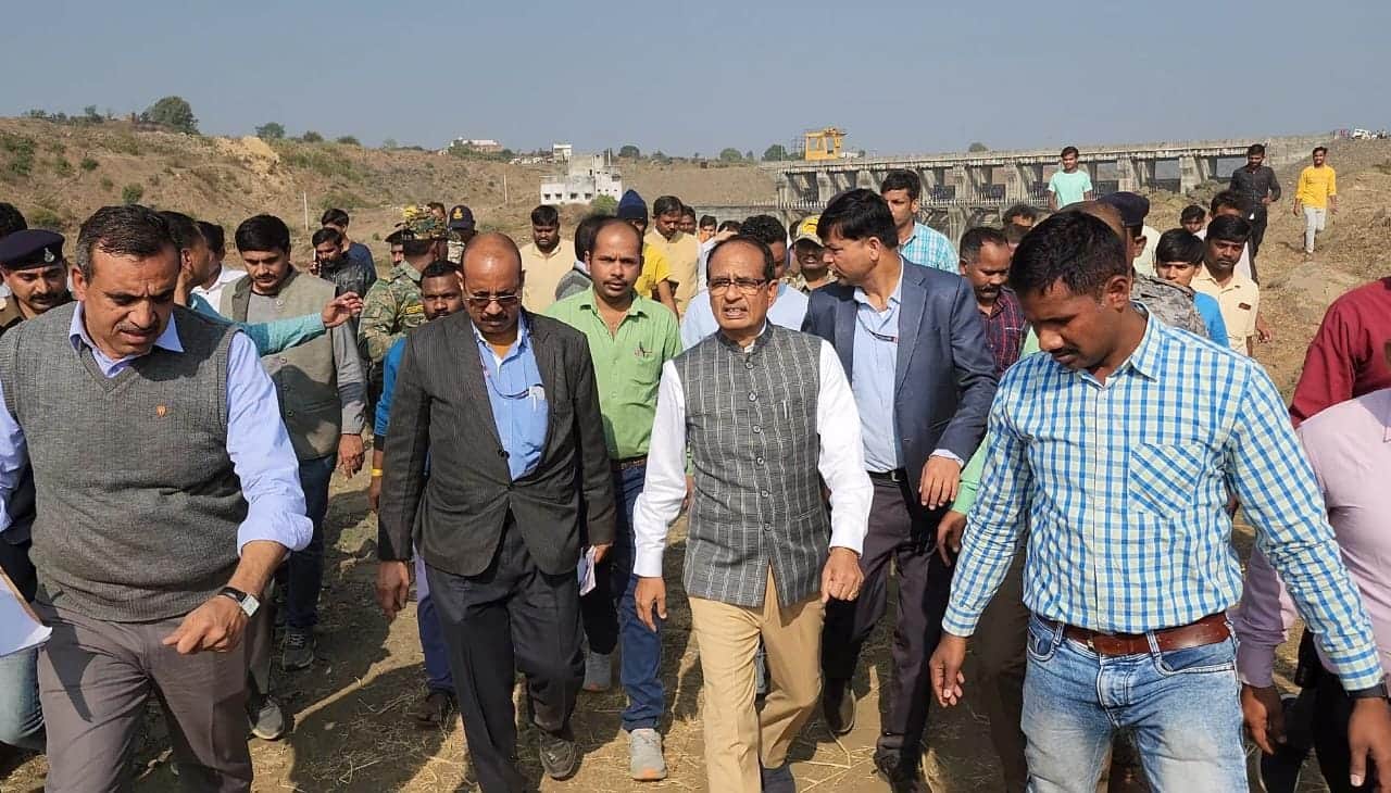 MP News People's leader Shivraj again seen in the role of 'hero', arrived on surprise inspection of districts