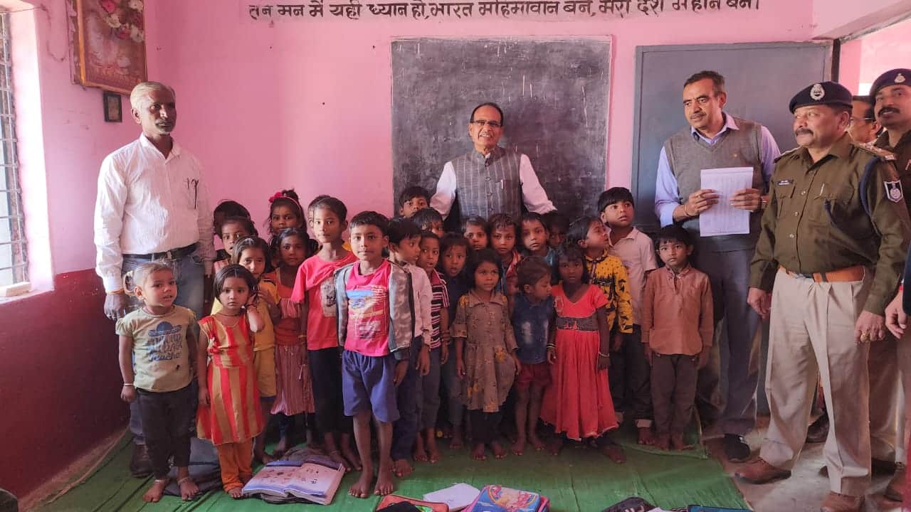 MP News People's leader Shivraj again seen in the role of 'hero', arrived on surprise inspection of districts