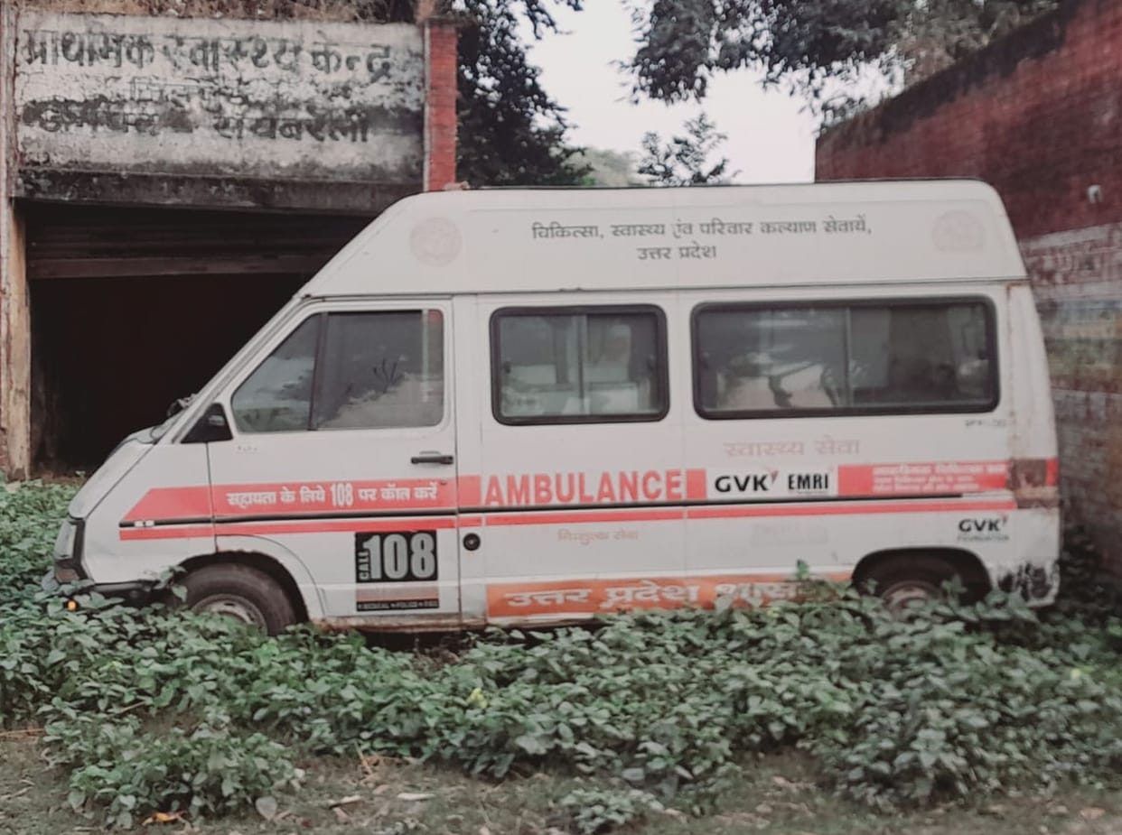 Four 108 ambulances standing rusting in the campus