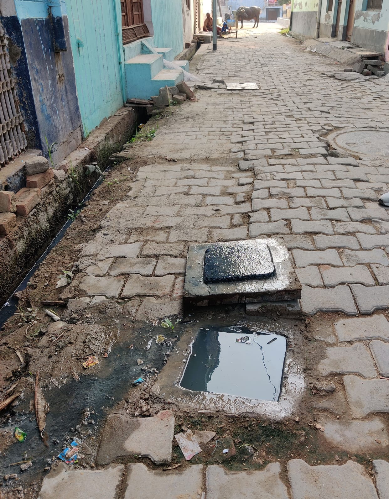 Etah: The chambers of the sewer line started getting choked.