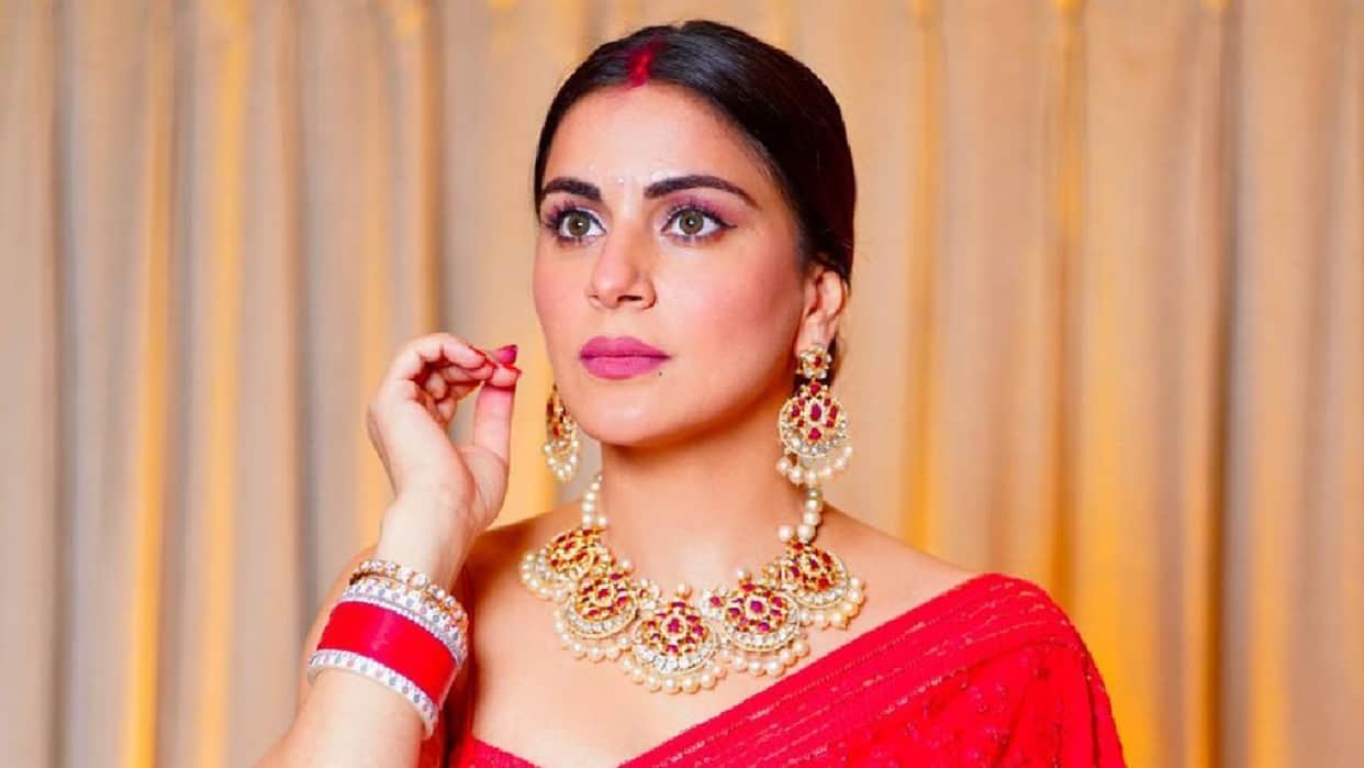 Shraddha Arya trolled for body shaming actress gave reply to trollers by spitting