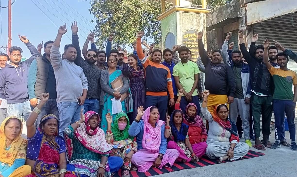 Protest By Sweeper in Tanakpur