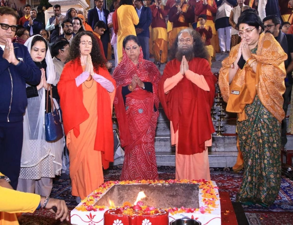 Former Rajasthan CM Vasundhara Raje reached Parmarth Niketan Rishikesh Ganga Aarti Uttarakhand news in hindi