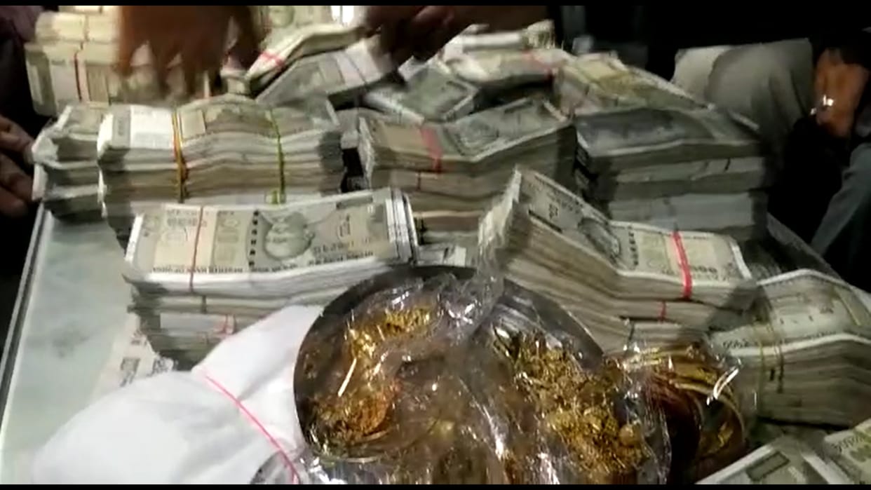 Caught taking 2 lakh bribe in Bihar: More than one crore cash found in executive engineer's house