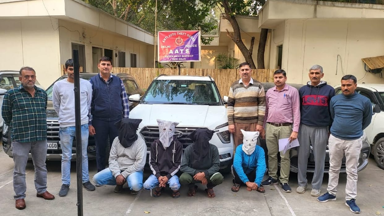 Delhi : Five arrested including the leader of the gang who stole 50 luxury cars