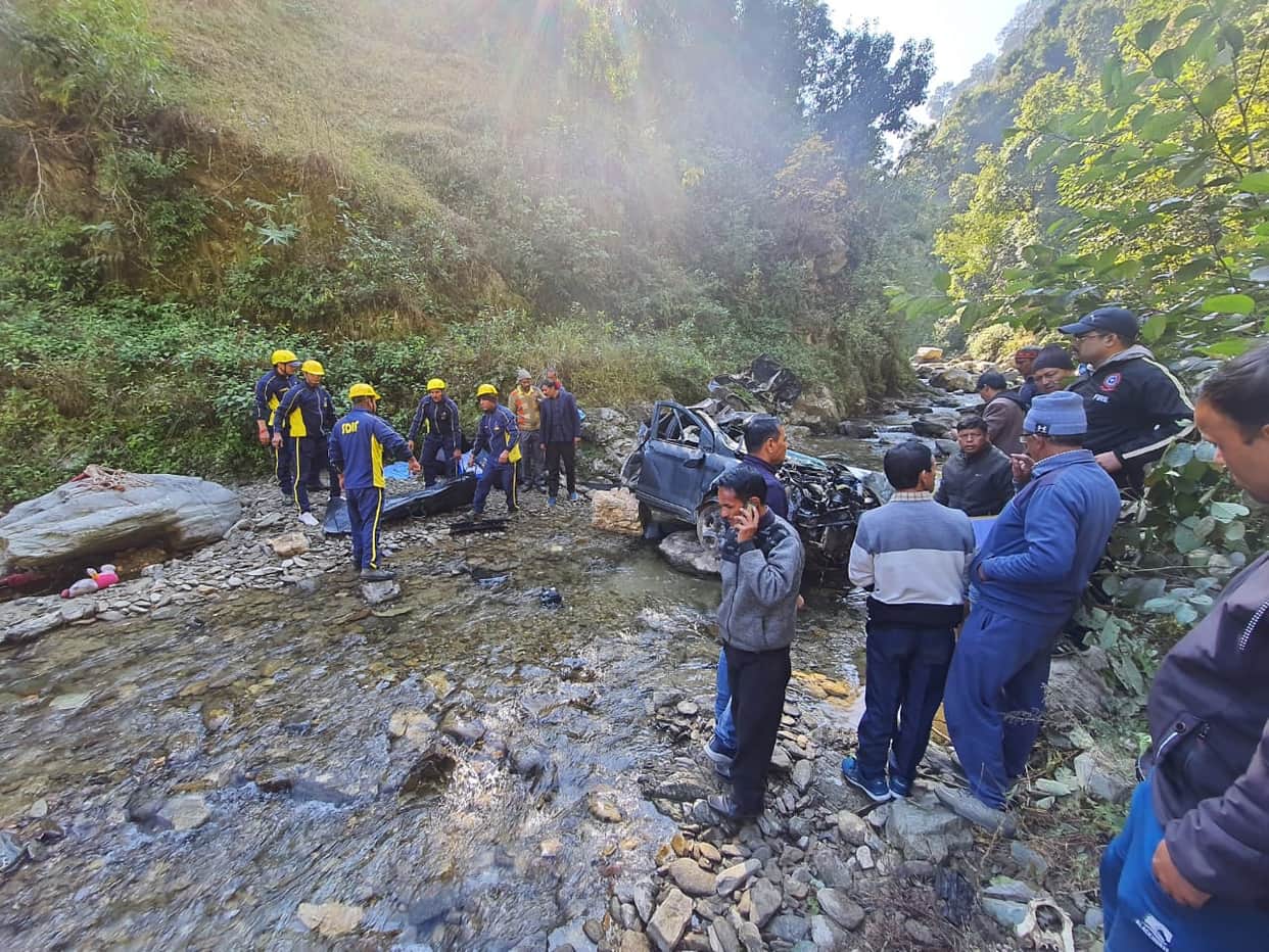 Uttarakhand Almora Barat Car Accident News Groom done Funeral of father and Bhabhi