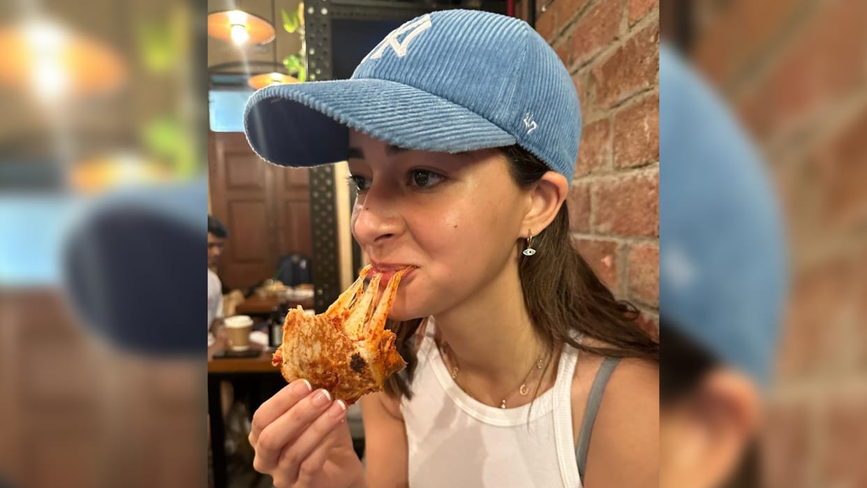 Dream girl 2 Actress Ananya Panday Posted Video and Photos of her bandra visit Suhana khan said take me also