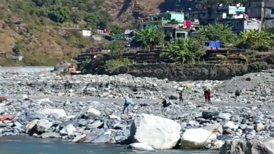 Nepal-India Border Kali River embankment dispute Seven time Stone pelting