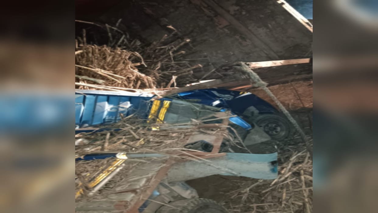 A truck found in Bijnor's Noorpur overturned