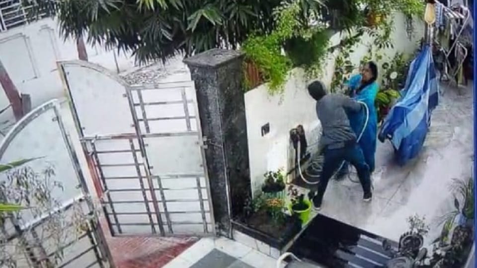 Miscreants looted chain by entering businessman s house in Lawyer s Colony in Agra