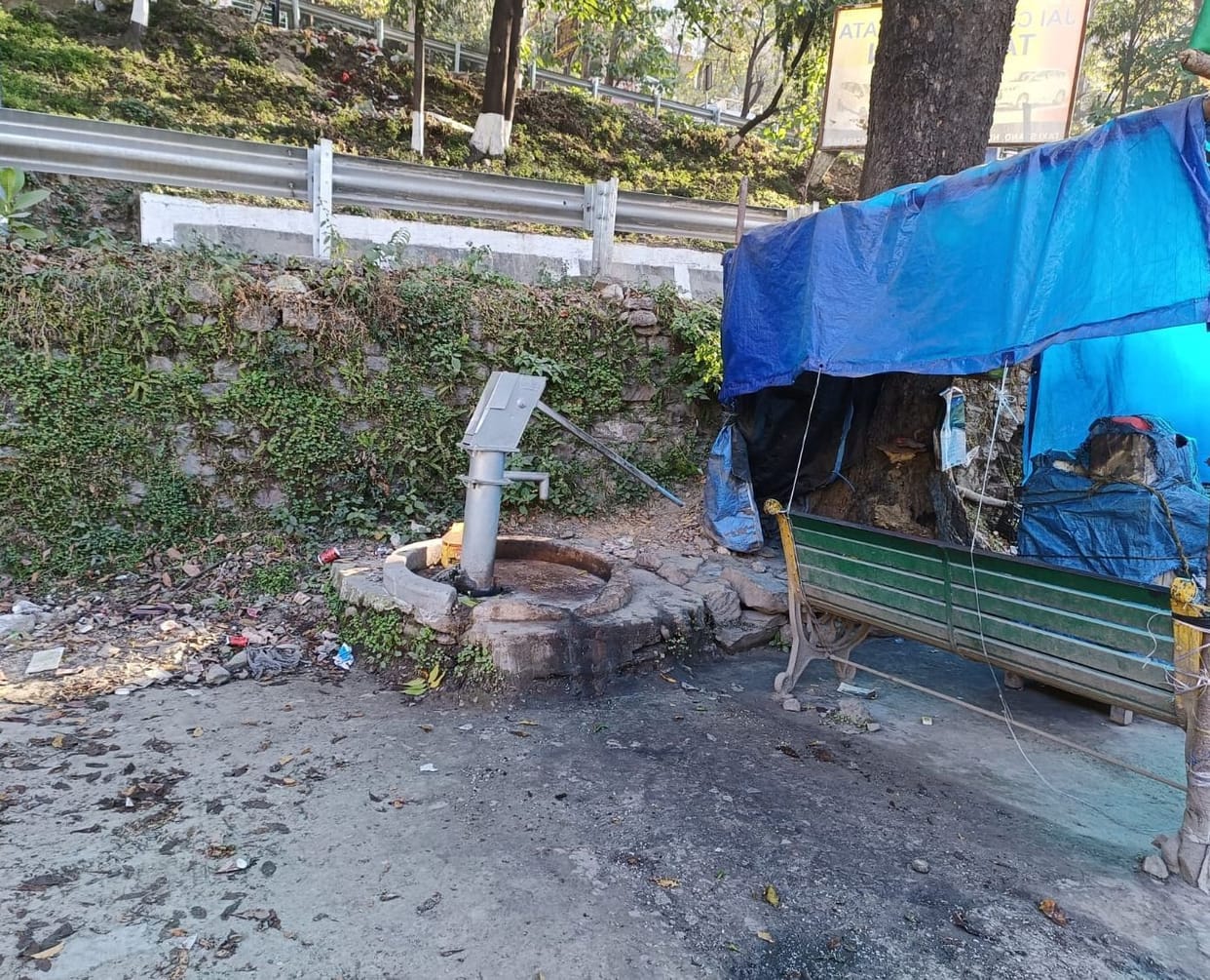 Warning board not installed on hand pump water sample failure