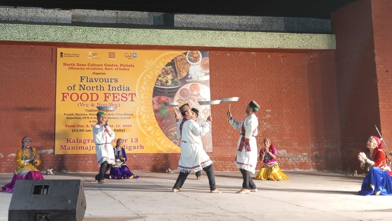 sirmaur news chudeswer folk dance  culturel mandal present  their dance in chandigarhpeople like very much