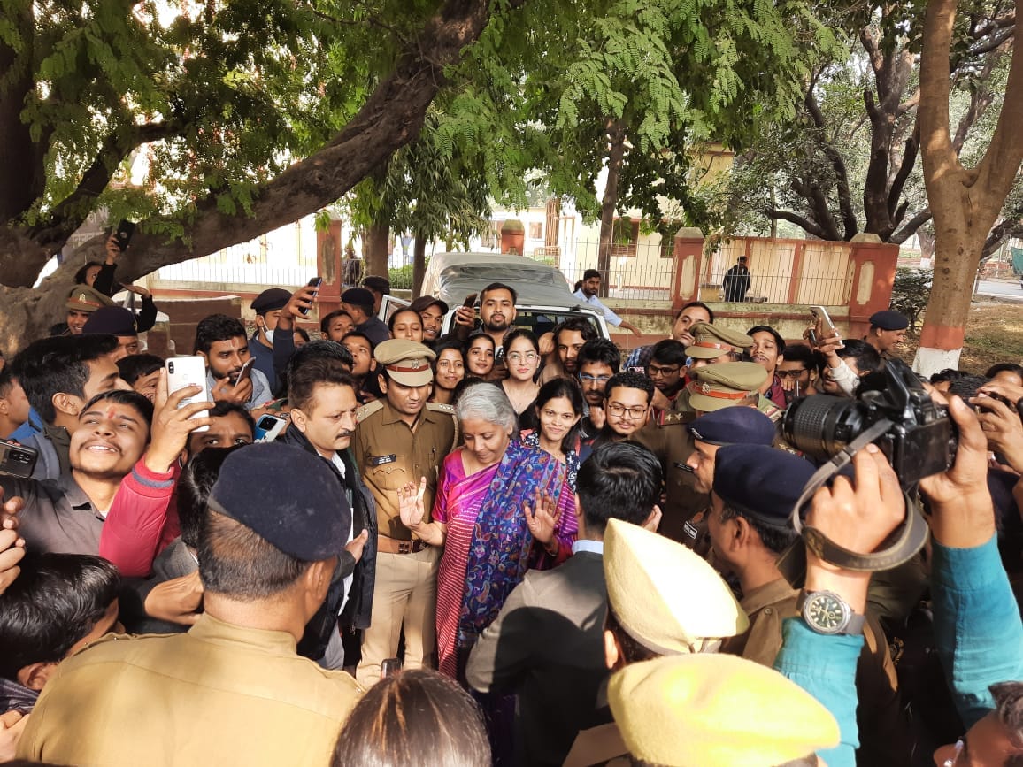 Finance Minister in BHU Student asked why the rupee is falling, Nirmala Sitharaman gave the correct answer