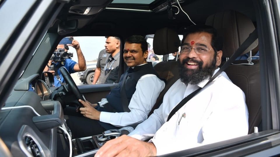 CM Eknath Shinde and Devendra Fadnavis together did a test drive between Mumbai Nagpur expressway