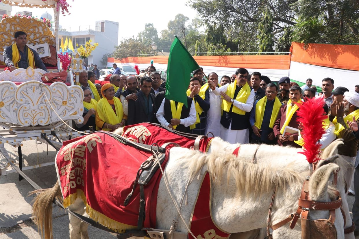 Gita Mahotsav: City residents give grand welcome to procession