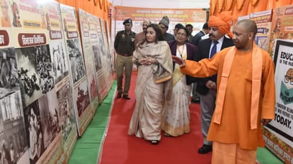 गोरखपुर में सीएम योगी।