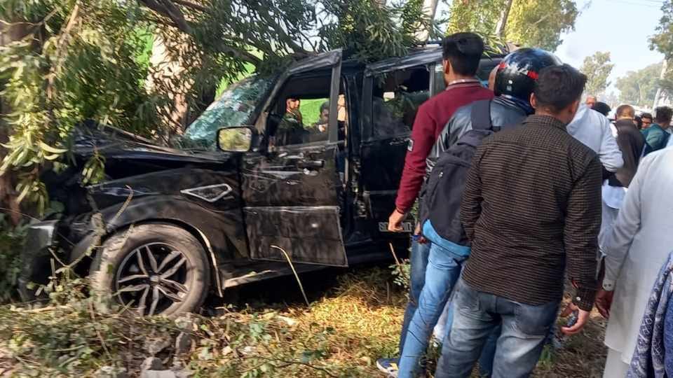 Car of newly elected Zilla Parishad member collided with tree in Karnal