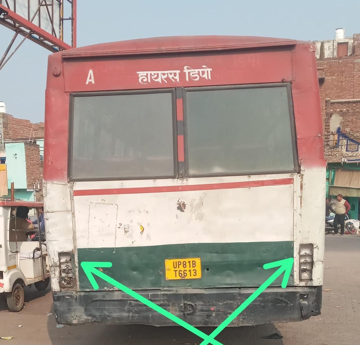 Hathras: Risky journey in Hathras depot buses in fog