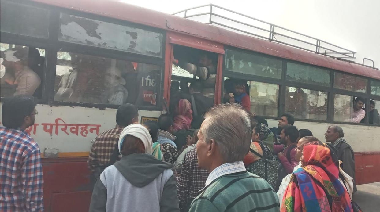 Hathras: Driver-operator not ready to board the bus, agitated passengers