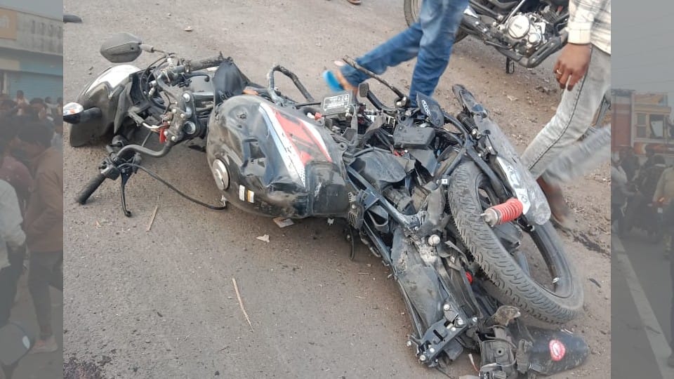 Kanpur Dehat : A young man fell from a speeding bike in Rura, was not wearing a helmet, died