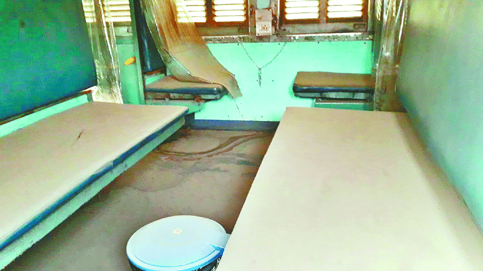 Isolation coaches of railway becoming junk at agra cant station