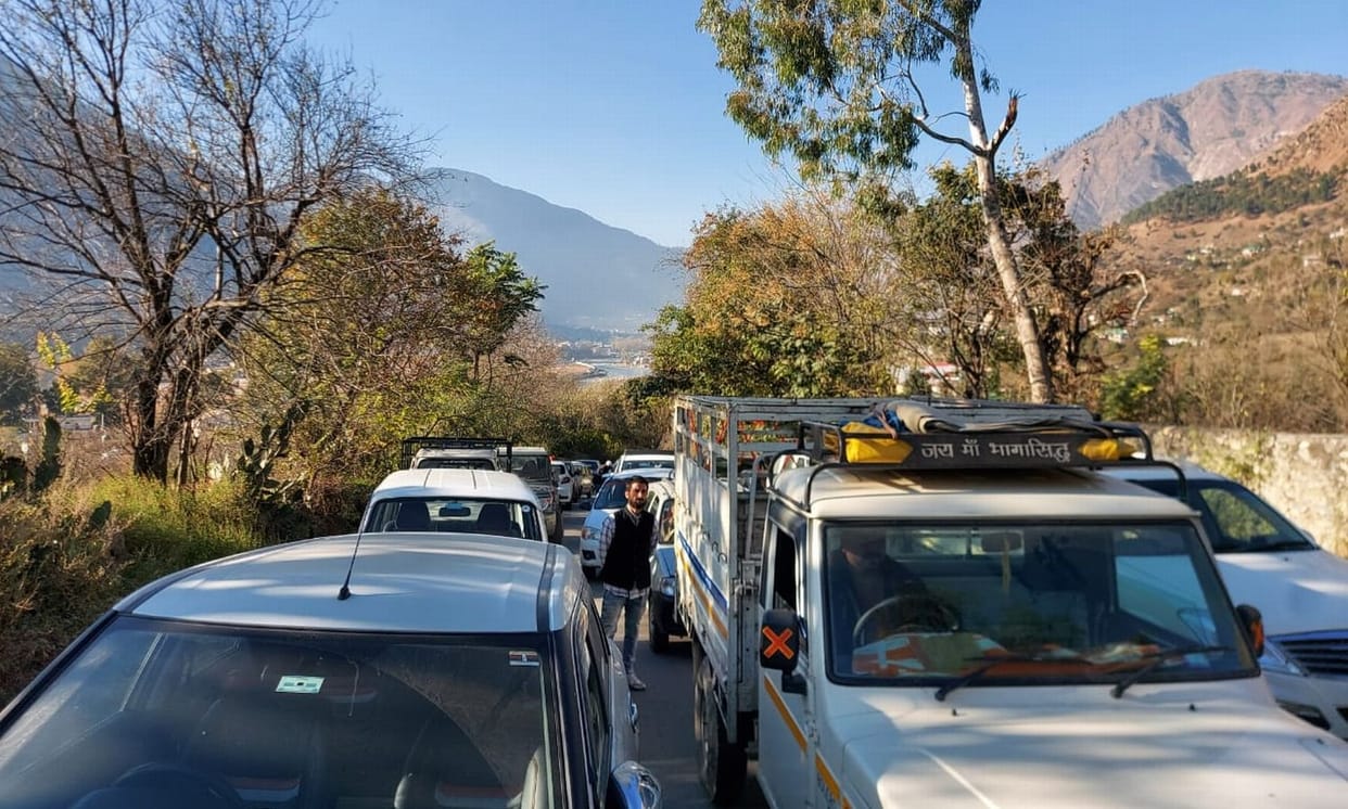 Jam on Bhuntar-Diyar road for one and a half hours