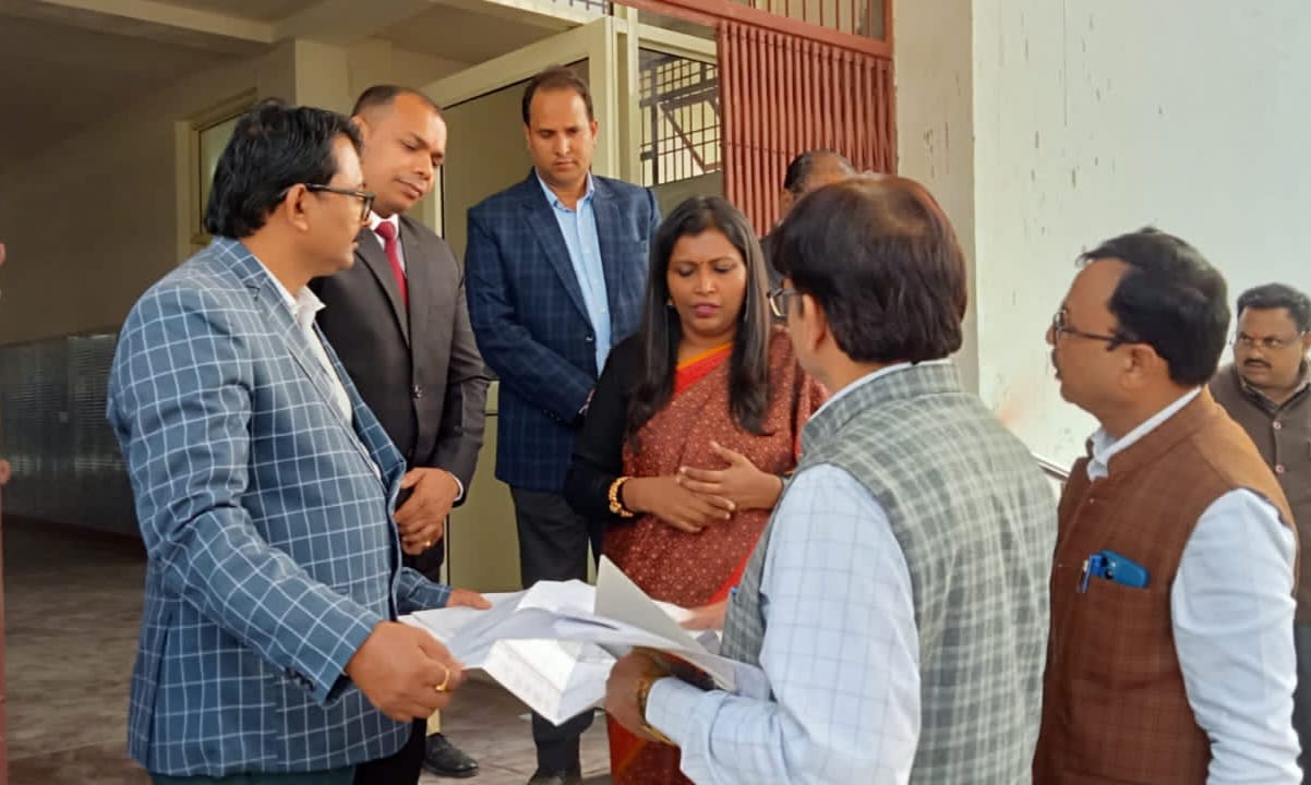 Divisional commissioner listened to public problems