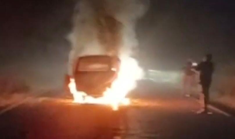 A sudden fire broke out in a moving van on the highway in Mahoba