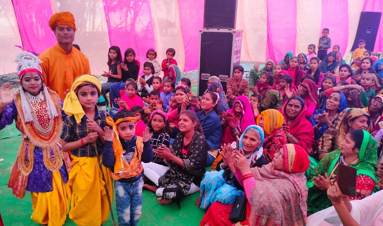 Banda: The childhood pastimes of Shri Krishna captivated the hearts of the devotees