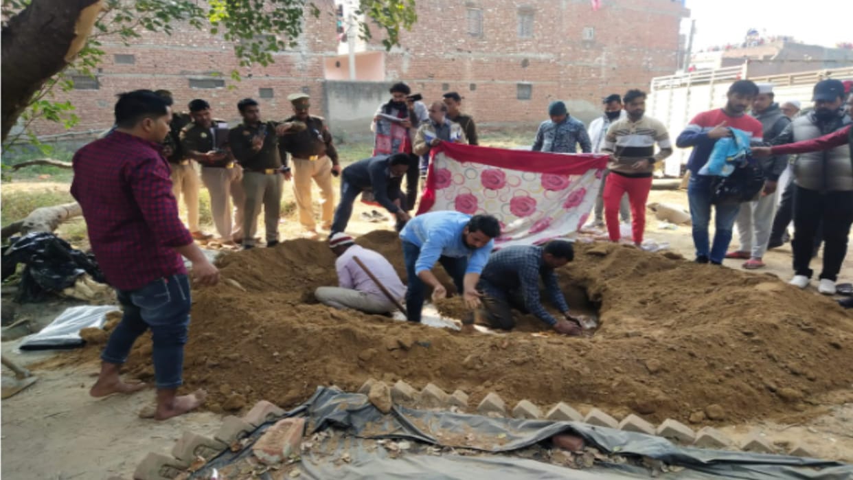 man murder wife after she stops him to having extra marital affair, police took dead body  put from grave