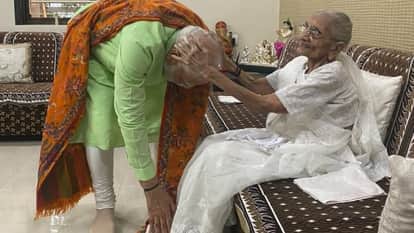 PM Modi Meets His Mother Heeraben in Gandhinagar Takes Her Blessings see photos