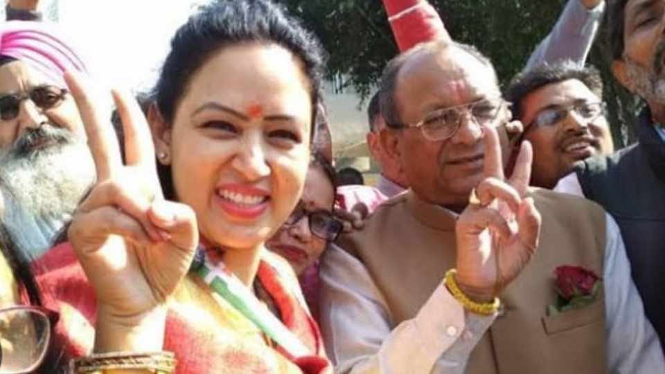 Congress councilor Rashi Aggrawal quits party after listening to bhajan in Ludhiana