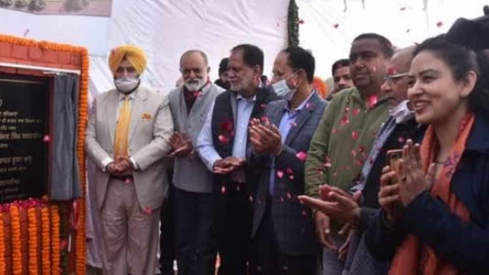 Congress councilor Rashi Aggrawal quits party after listening to bhajan in Ludhiana