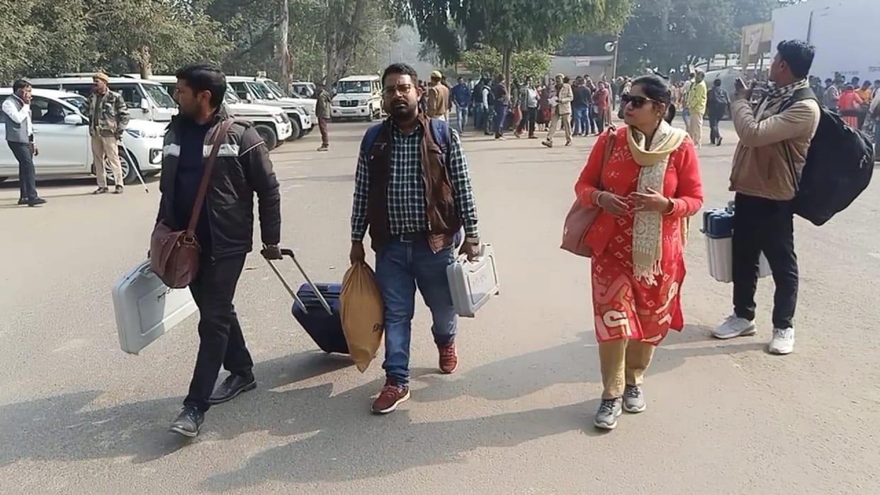 rampur by-election; polling partyleaves, 10 candidates in fray