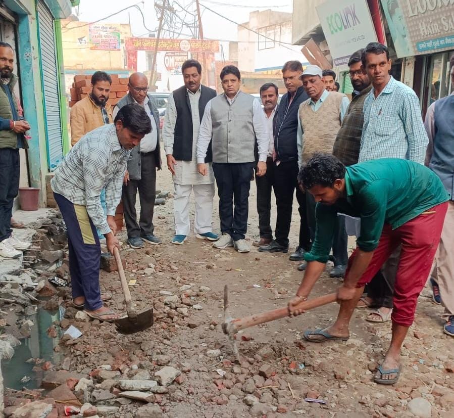 Inaugurated the construction works of CC roads
