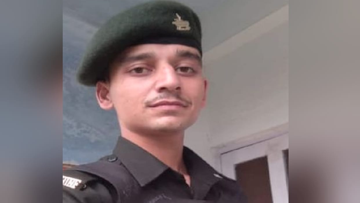 Rohit Chauhan of Gharwan of Mandi district became a lieutenant in the Indian Army