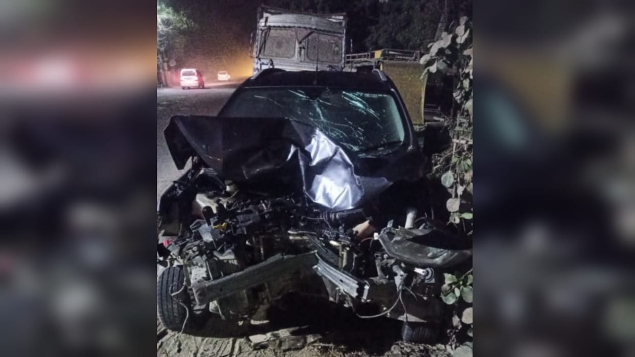 Shamli: Two friends riding a bike died in a car collision, residents of Baghpat