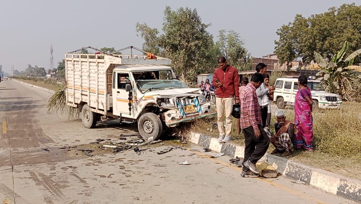 Azamgarh road accident: two cars collided with a pickup full of devotees, nine injured