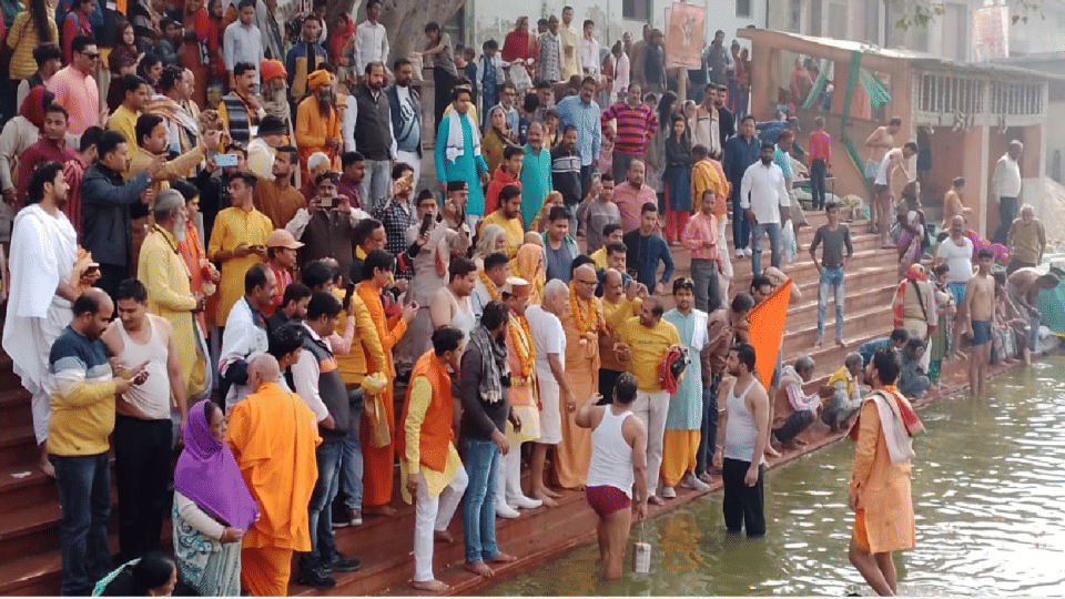 Treasure of Lord Varah temple opened and money showered on devotees in Soron kasganj