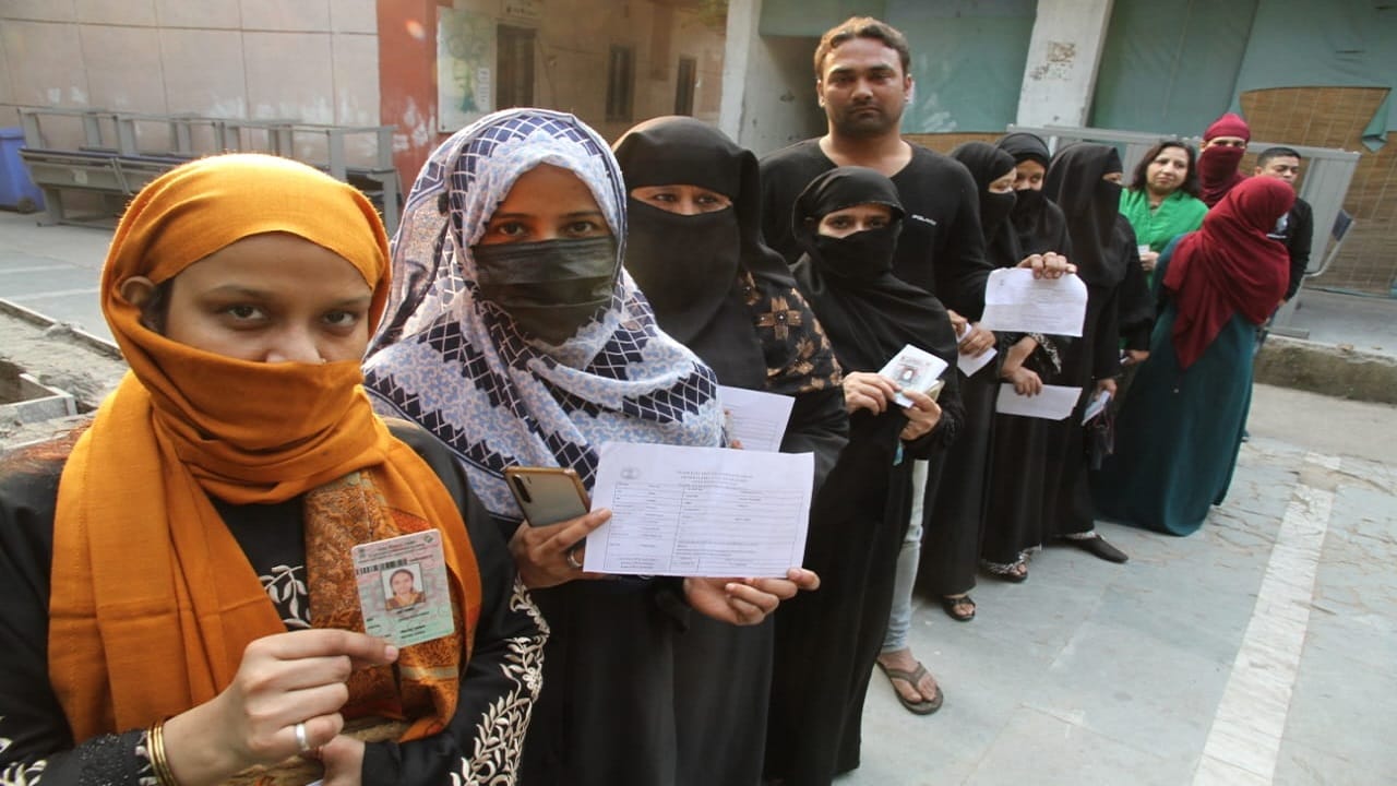 MCD Election Mobile phone was not allowed to be taken to polling station even after permission of Election Com